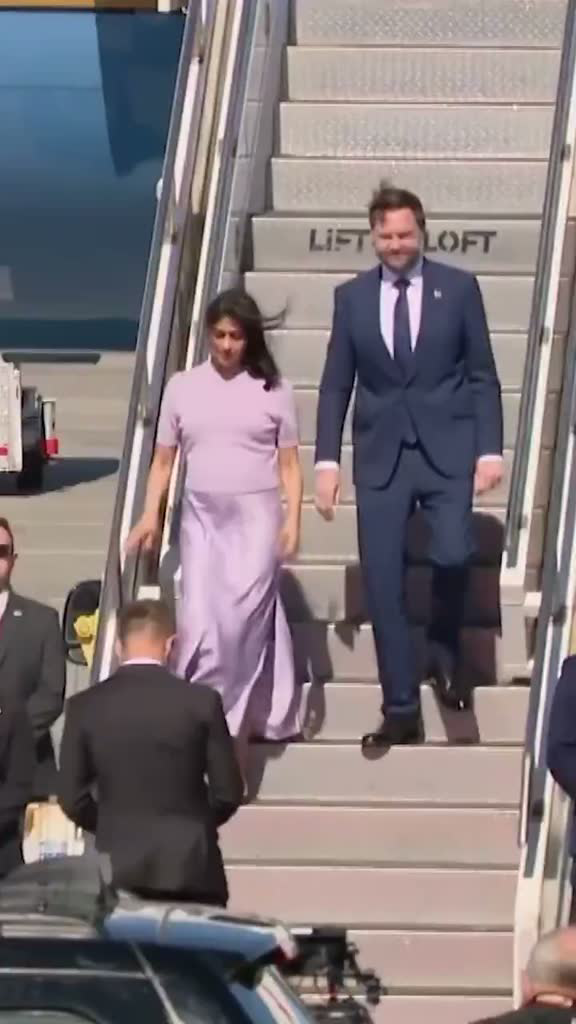 ظهور لافت لأوشا فانس في بودابست.. زوجة نائب الرئيس الأمريكي تنتظر مولودها الرابع